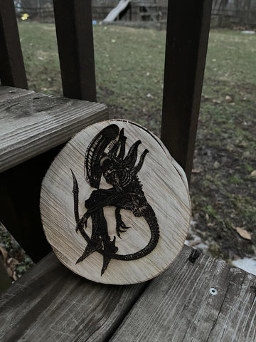 HELLL-Alien Full Woodcut Round Plaque